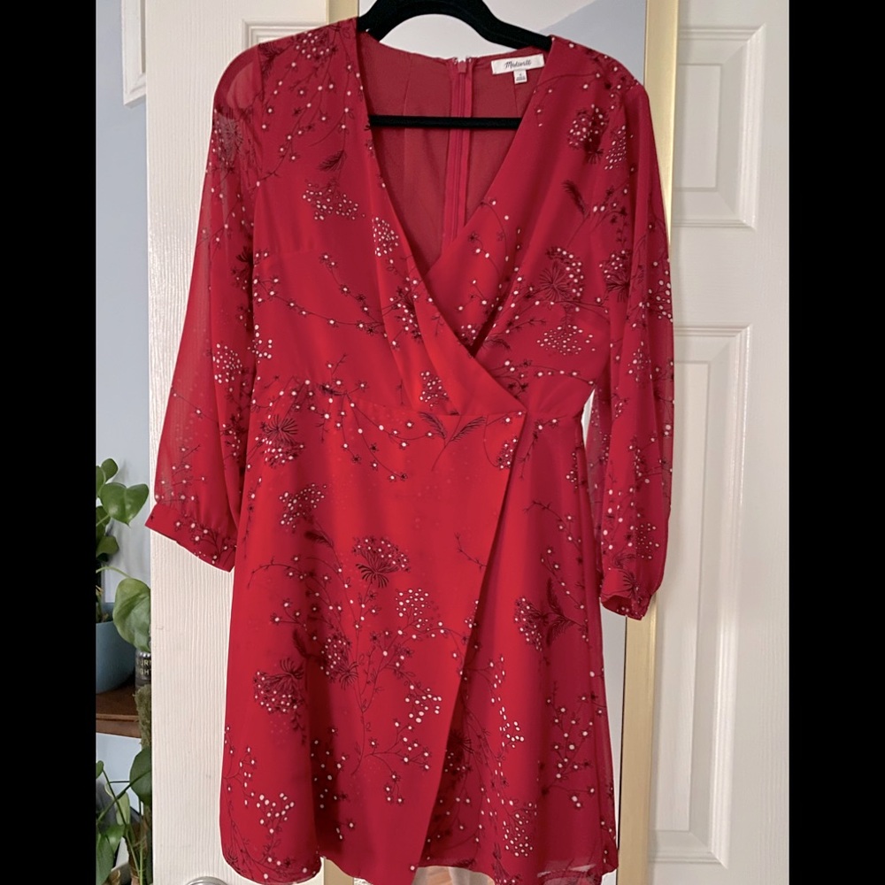 Long sleeve, midi dress, comfy, small black & white flower design